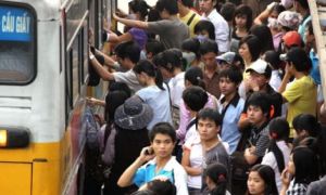 Giữa đại dịch corona, người Việt đang di chuyển bằng taxi, xe khách, bus hay...
