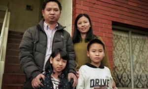 Gia đình người Việt nhịn ăn trả tiền thuê nhà trong Covid-19