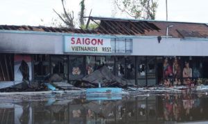 Nhà hàng Việt ở Mỹ cháy rụi giữa biểu tình bùng nổ
