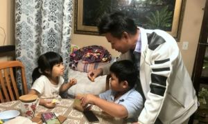 Mẹ Việt 4 con bị trục xuất trong hoàn cảnh ngặt nghèo, tình ngay lý gian