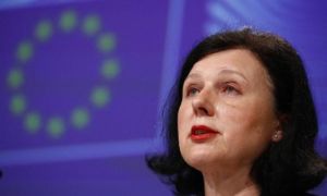 EU 'chỉ đích danh' Trung Quốc tạo làn sóng tin giả về COVID-19