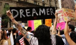 Tòa tối cao ngăn ông Trump trục xuất người nhập cư Mỹ từ nhỏ