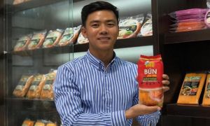Thấy bánh tráng bán tại Mỹ ghi “made in Thailand“, Chàng trai Việt quyết tâm...
