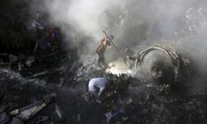 Máy bay Pakistan rơi làm 97 người chết do phi công mải nói chuyện