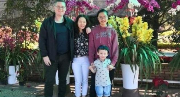 Mẹ Việt đơn thân lấy thầy giáo Anh U50, người phụ nữ với trái tim nhân hậu