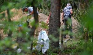 100 cảnh sát Đức đào xới vườn vì vụ mất tích chấn động 13 năm trước