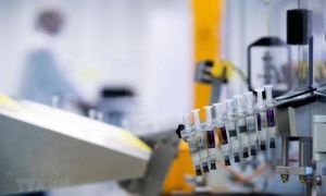 EU hoàn tất đàm phán với Sanofi Pháp về nguồn cung vắcxin ngừa COVID-19