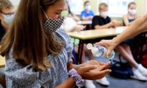 Hàng chục ngôi trường ở Berlin ghi nhận ca nhiễm COVID-19
