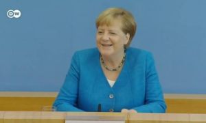 Merkel bật cười về tin Trump 'quyến rũ' bà