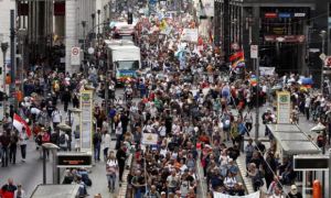 Đức: Giới chống khẩu trang và các cấm đoán vì Covid-19 lại biểu tình ở Berlin