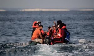 Pháp cứu 45 người di cư gặp nạn khi vượt biển trái phép sang Anh