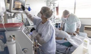 Bệnh nhân mắc COVID-19 ở Thụy Điển và Pháp nhập viện tăng cao chưa từng thấy