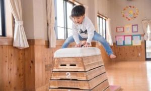 Cách cha mẹ Nhật cho trẻ thích nghi với thời tiết lạnh mùa đông