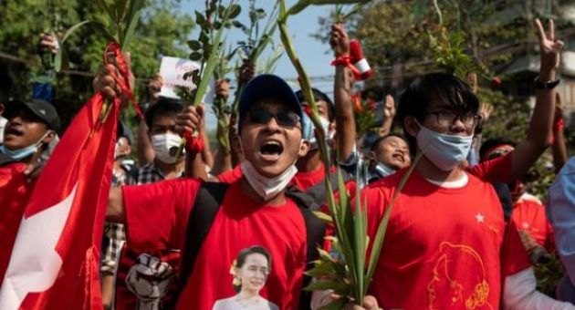 Internet ở Myanmar hồi phục, hàng ngàn người vẫn biểu tình phản đối đảo chính