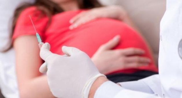 Theo nghiêm cứu, phụ nữ mang thai được tiêm chủng ngừa COVID-19 truyền kháng...