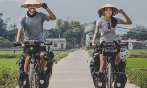 Cặp chồng Tây vợ Việt đi 16.000km từ Pháp về Việt Nam bằng xe đạp