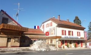 Khách sạn đặc biệt giữa 2 quốc gia Pháp và Thụy Sĩ