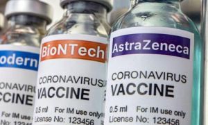 Vắc xin Pfizer và AstraZeneca hiệu quả với biến thể lần đầu phát hiện ở Ấn Độ