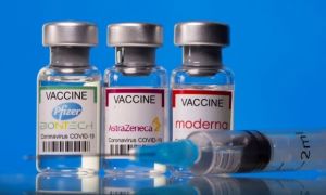 Kết hợp vaccine AstraZeneca với Pfizer hoặc Moderna giảm 88% nguy cơ mắc...