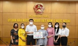 Cộng đồng người Việt tiếp tục ủng hộ gần 824 triệu đồng cho công tác phòng,...