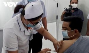 Tiêm vaccine Covid-19 cho con dưới 18 tuổi, một phó giám đốc ở Bạc Liêu bị kỷ...