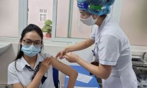 Hà Nội sẵn sàng kế hoạch tiêm vắc-xin Covid-19 mũi 3 cho người trên 18 tuổi