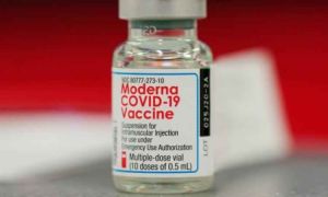 Moderna tuyên bố vaccine an toàn với trẻ 6-11 tuổi