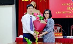 Chủ tịch Hà Nội ký quyết định bổ nhiệm phó giám đốc sở 34 tuổi
