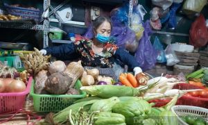 Hà Nội: Giá rau xanh tăng chóng mặt, có loại lên đến 170.000 đồng/kg, đắt hơn...