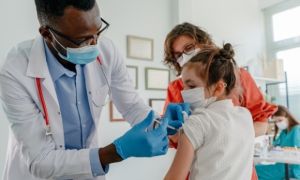Tại sao trẻ 5-11 tuổi được tiêm liều vaccine Covid-19 thấp hơn?