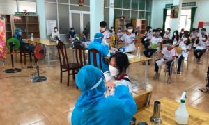 Bình Thuận bắt đầu tiêm gần 47.000 liều vắc xin cho trẻ em 12-17 tuổi