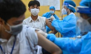 Hà Nội dừng tiêm gần 3 triệu vaccine tăng hạn sử dụng