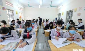 Học sinh trung học phổ thông Hà Nội trở lại trường vào 6-12