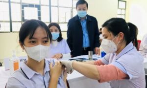 Hơn 120 trẻ nhập viện sau tiêm, Thanh Hóa dừng lô vaccine