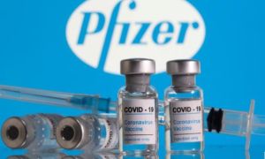 Vaccine Pfizer 'ngăn 70% nguy cơ nhập viện vì Omicron'