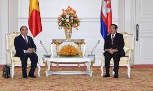Chủ tịch nước hội kiến Thủ tướng Hun Sen: Đẩy mạnh kết nối hai nền kinh tế