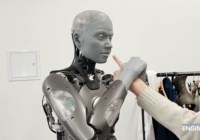 Phản ứng gây kinh ngạc của robot có biểu cảm giống người thật