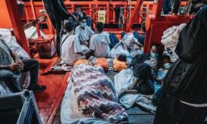 Italy giải cứu gần 560 người di cư trên biển, có nhiều trẻ em