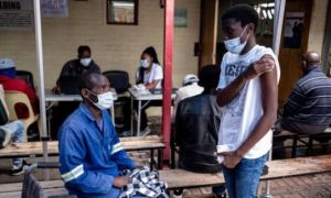 Nam Phi qua đỉnh dịch Omicron nhanh đáng kinh ngạc