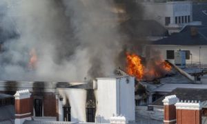Trụ sở quốc hội Nam Phi chìm trong biển lửa