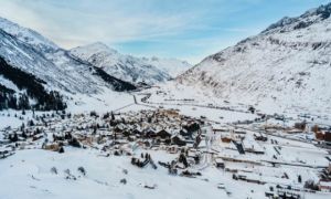 Du khách Việt 'lạc' vào ngôi làng băng tuyết đẹp 'rụng tim' ở Thụy Sĩ