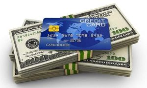 Rút tiền mặt từ thẻ tín dụng và những rủi ro tiềm ẩn