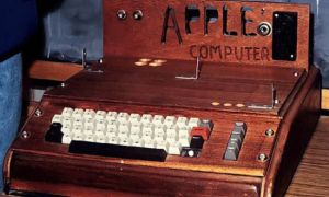 Chiếc máy tính đầu tiên của Apple trông như thế nào?