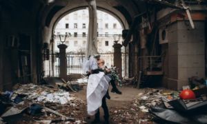 Tình yêu giữa chiến sự Ukraine: Cặp đôi quyết đám cưới giữa làn đạn vì 'ai...