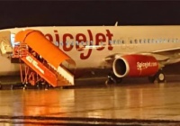 Máy bay Ấn Độ gặp sự cố trên không, gần 20 người bị thương