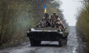 Ukraine nói Nga đưa 20 tiểu đoàn tới gần biên giới vì 
