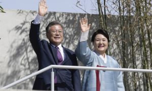Vừa mãn nhiệm, cựu Tổng thống Hàn Quốc về quê làm nông