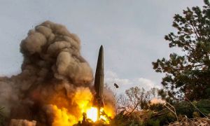 Ukraine phóng tên lửa phá hủy xe tăng Nga