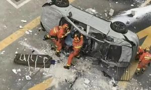 Hai nhân viên hãng xe điện tử vong khi ôtô rơi từ tầng 3