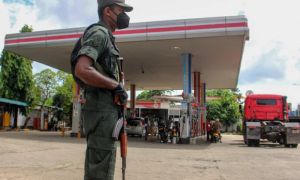 Sri Lanka: Tài xế tử vong trong xe sau 5 ngày xếp hàng chờ đổ xăng